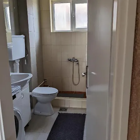 Affordable And Newly Renovated 1-bedroom * Кралево