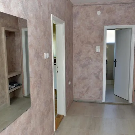 Affordable And Newly Renovated 1-bedroom * Кралево