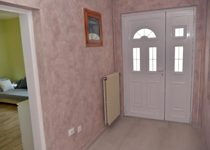 Affordable And Newly Renovated 1-bedroom 크랄레보